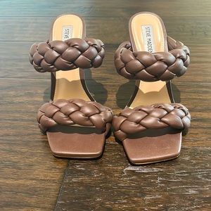 Steve madden woven sandals